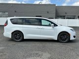 Used 2019 Chrysler Pacifica Limited w/ Advanced Safetytec Group image 2