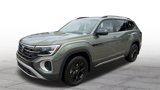 New 2025 Volkswagen Atlas Peak Edition SE image 2