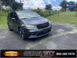 Used 2022 Chrysler Pacifica Touring-L w/ Uconnect Theater Family Group image 3