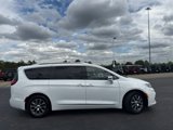 Used 2024 Chrysler Pacifica Pinnacle image 2