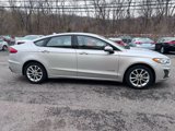 Used 2019 Ford Fusion SE image 4