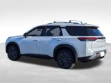 New 2025 Nissan Pathfinder SL w/ SL Premium Package image 3