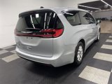 Used 2023 Chrysler Pacifica Touring-L image 4