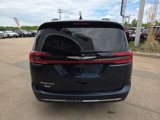 Used 2022 Chrysler Pacifica Touring-L image 6