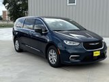 New 2025 Chrysler Pacifica Select image 2