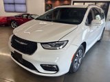 Used 2021 Chrysler Pacifica Touring-L image 2