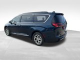 Used 2023 Chrysler Pacifica Limited image 4