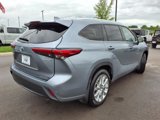 Used 2021 Toyota Highlander Limited image 3