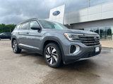 Used 2024 Volkswagen Atlas SE w/ Panoramic Sunroof Package image 3