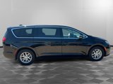 Used 2024 Chrysler Pacifica Touring-L image 2