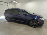 Used 2018 Chrysler Pacifica Touring-L Plus image 2