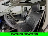 Used 2023 Chrysler Pacifica Limited image 2