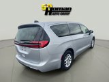 Used 2023 Chrysler Pacifica Touring-L image 5