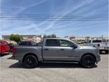 Used 2018 Nissan Titan SV w/ SV Convenience Package image 3