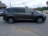 Used 2021 Chrysler Pacifica Touring-L image 4