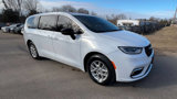 Used 2024 Chrysler Pacifica Touring-L image 6