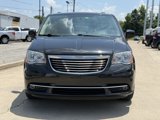 Used 2016 Chrysler Town & Country Touring image 3