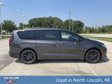 Used 2019 Chrysler Pacifica Touring-L w/ S Appearance Package image 3