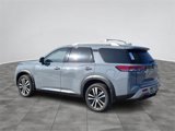 New 2025 Nissan Pathfinder Platinum image 4