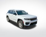 Used 2023 Jeep Grand Cherokee Laredo image 3