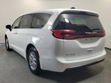 New 2025 Chrysler Pacifica Select image 5