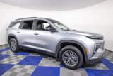 Used 2024 Chevrolet Traverse LT image 3
