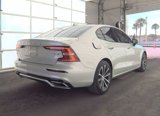Used 2022 Volvo S60 B5 Momentum image 2