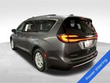 Used 2022 Chrysler Pacifica Touring-L image 6