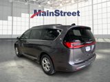 Used 2023 Chrysler Pacifica Limited image 3