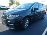 Used 2023 Chrysler Pacifica Touring-L image 2