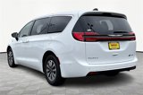 New 2025 Chrysler Pacifica Select image 3