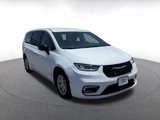 Used 2024 Chrysler Pacifica Touring-L image 3