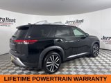 Used 2025 Nissan Pathfinder Platinum image 5