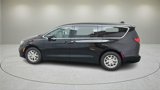 New 2025 Chrysler Pacifica Select image 4