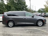 Used 2019 Chrysler Pacifica Touring-L image 4