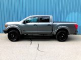 Used 2019 Nissan Titan SV w/ SV Convenience Package image 2
