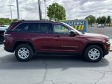 Used 2023 Jeep Grand Cherokee Laredo image 2
