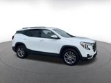 Used 2024 GMC Terrain SLT image 2