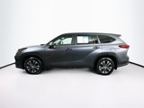 Used 2023 Toyota Highlander XLE image 4