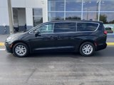 Used 2023 Chrysler Pacifica Touring-L image 5