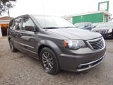 Used 2016 Chrysler Town & Country S w/ Driver Convenience Group image 3