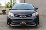 Used 2018 Toyota Sienna LE image 2