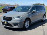 Used 2023 Chrysler Pacifica Touring-L image 4