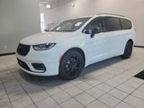 Certified 2024 Chrysler Pacifica Limited w/ Uconnect Theater Family Group image 3