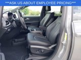 New 2025 Chrysler Pacifica Select w/ Uconnect Theater Family Group image 3
