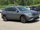 Used 2022 Volkswagen Tiguan SE w/ Panoramic Sunroof Package image 2