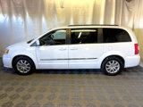 Used 2016 Chrysler Town & Country Touring image 5