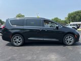Used 2023 Chrysler Pacifica Limited image 5