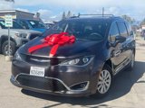 Used 2018 Chrysler Pacifica Touring-L image 2