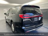Used 2023 Chrysler Pacifica Touring-L image 3